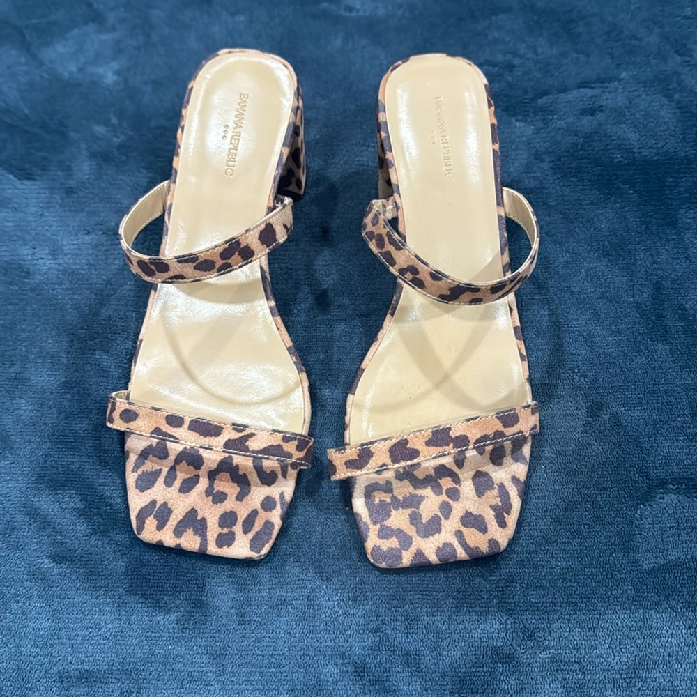 Banana Republic Leopard blocked heel - Picture 2 of 6